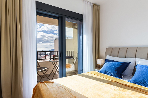 Furnished 1-Bedroom Apartment 42.5m² in Bečići – Sea View Balcony + Garage